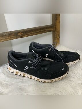 On Cloud 5 Black Swiss Engineering Lightweight Running Shoes Size 10